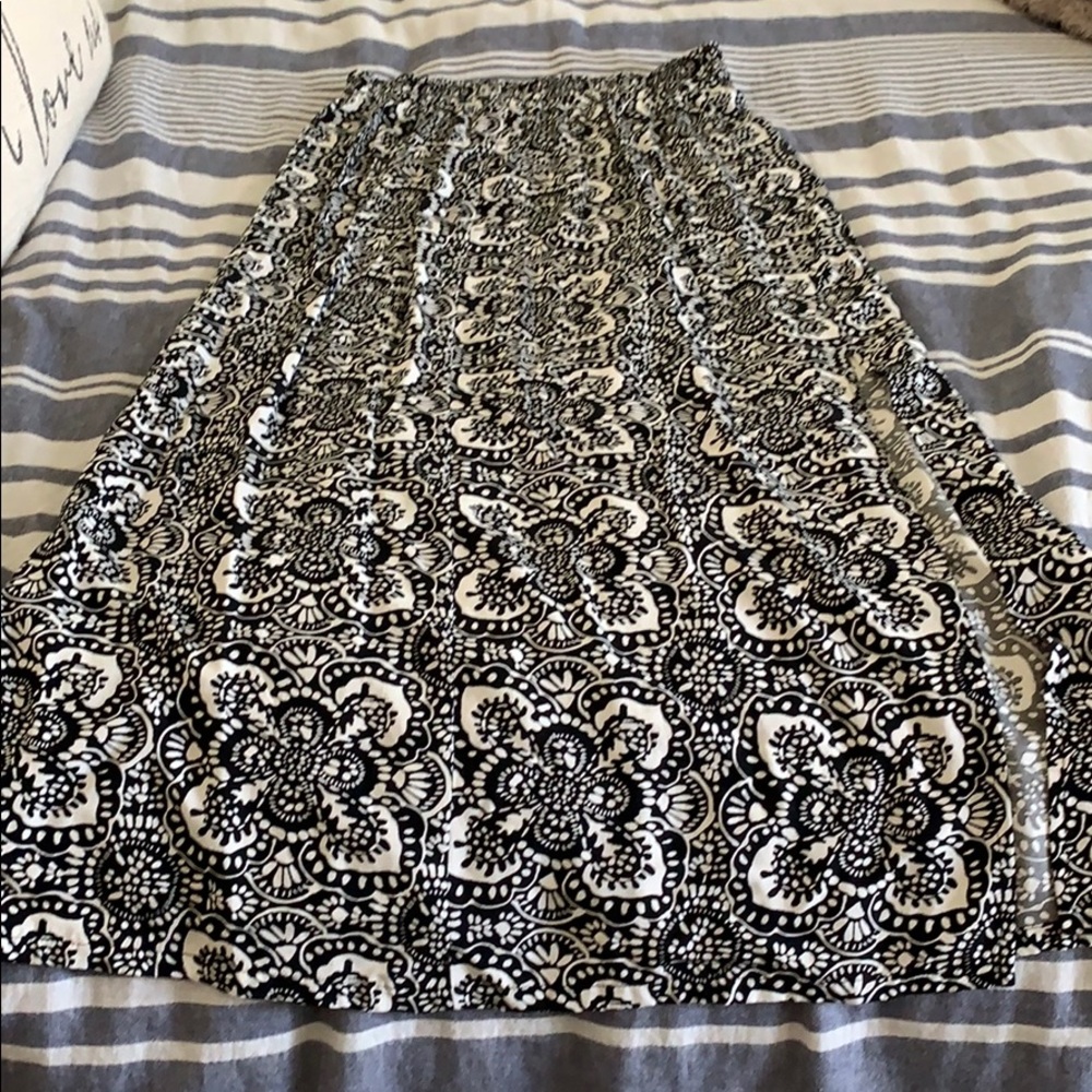 • Maxi Skirt •